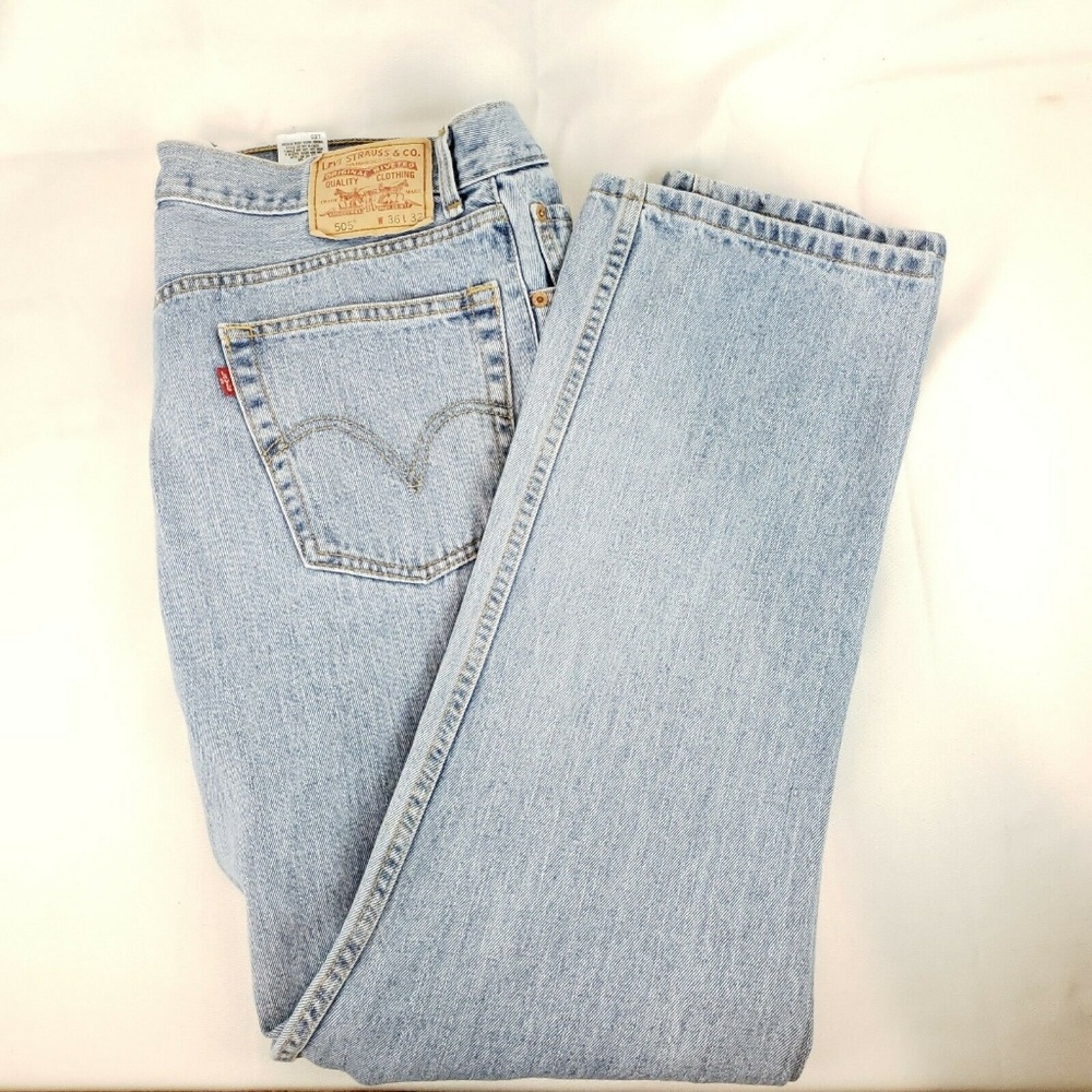 Levis 505 Men’s Jeans Zipper Fly Light Wash Blue